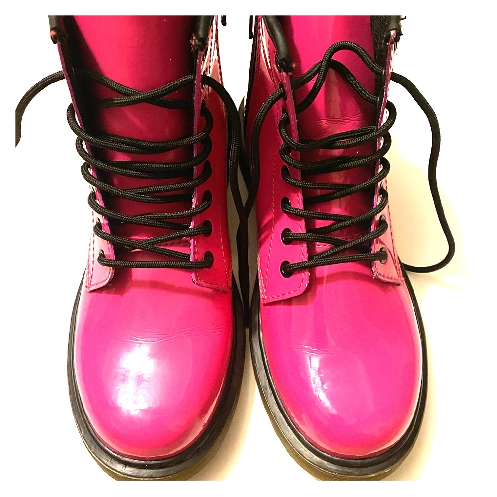 DR MARTENS PATENT LEATHER LACE UP BOOTS - SIZE 3
